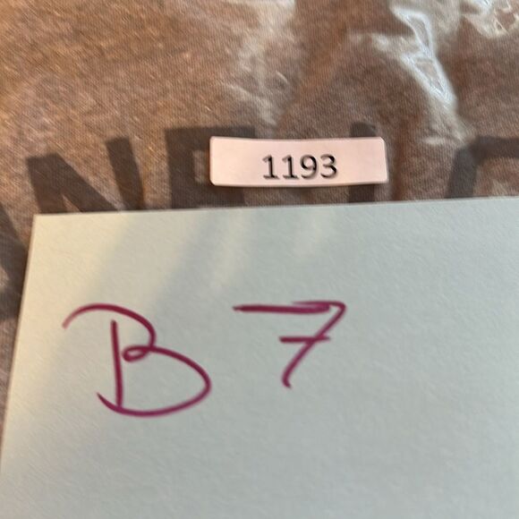 One Love Gray Slim Cut V-Neck Short Sleeve T-Shirt Sz M - Picture 6 of 6